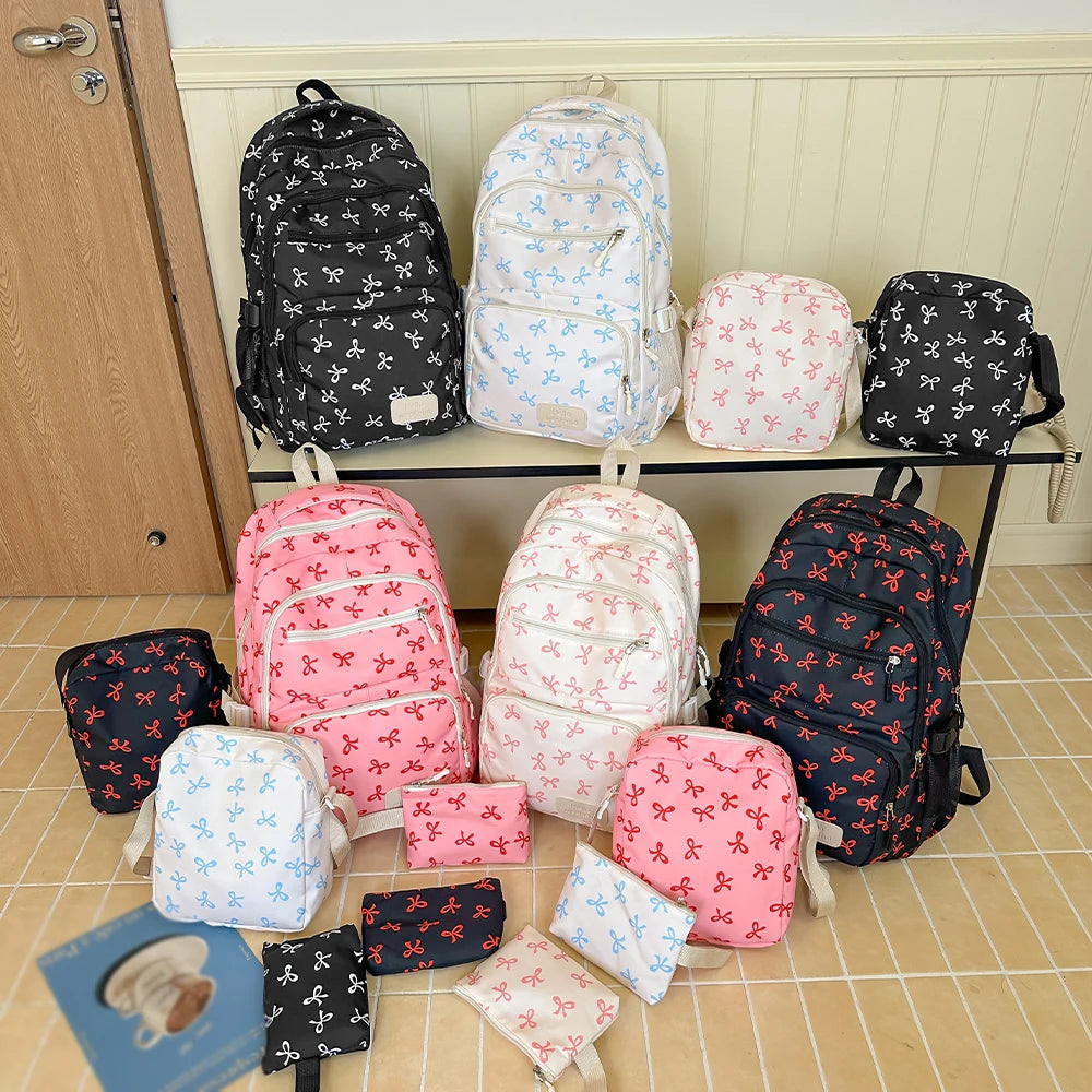 Set de 3 Piezas: Mochila Coreana con Estampado de Lazo