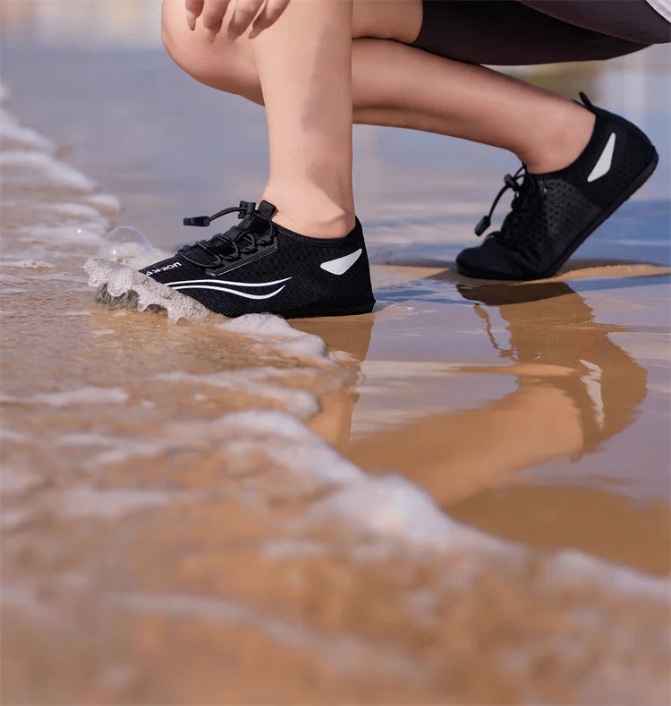 Zapatos acuáticos ligeros a la moda para hombre, zapatos de playa transpirables para mujer, zapatos de Yoga Unisex antideslizantes flexibles, zapatillas de agua de secado rápido