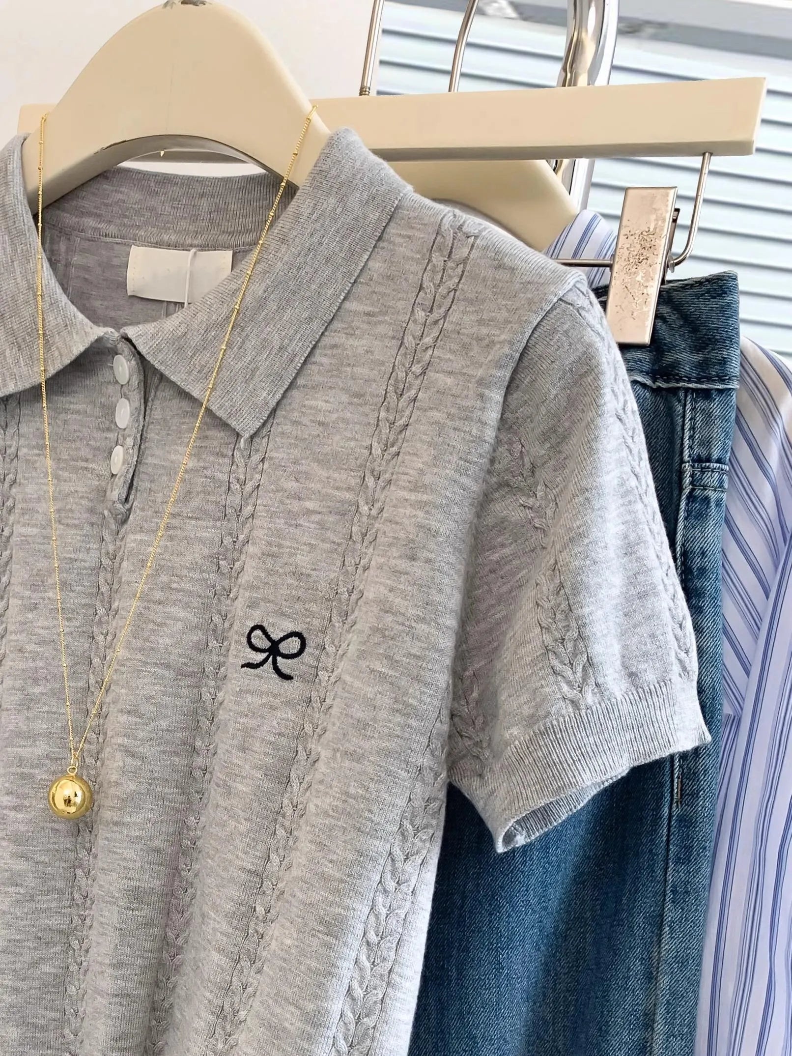 Camiseta de Punto con Cuello Polo y Bordado de Lazo, Manga Corta para Mujer