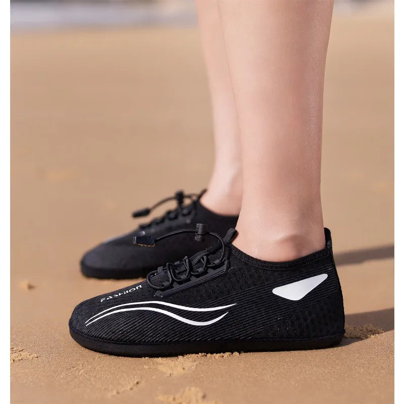 Zapatos acuáticos ligeros a la moda para hombre, zapatos de playa transpirables para mujer, zapatos de Yoga Unisex antideslizantes flexibles, zapatillas de agua de secado rápido
