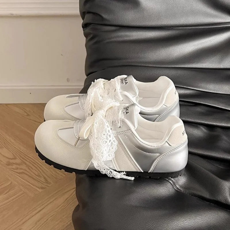 Zapatillas de estilo ballet para mujer, zapatos casuales planos con lazo de encaje, zapatillas negras transpirables para primavera y verano, zapatos versátiles y modernos