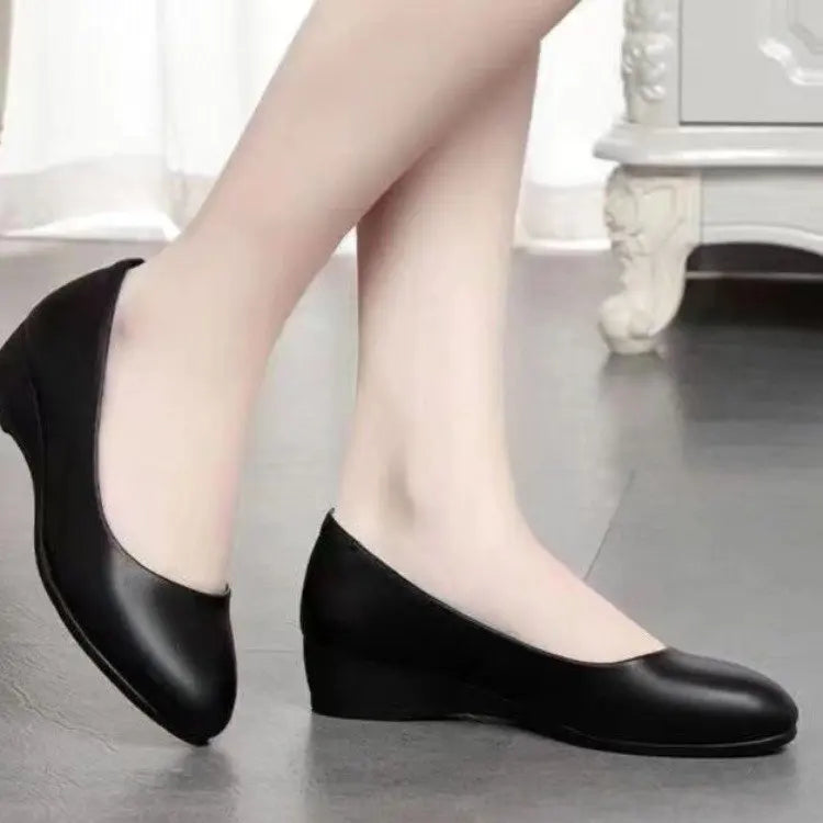 2025 Nuevos zapatos planos sin cordones de cuero genuino para mujer: zapatos de trabajo de cuña baja negros, zapatos cómodos para oficina y desplazamientos