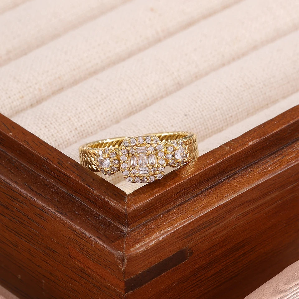 Anillos Ajustables ZAKOL de Lujo con Circonitas Geométricas Cuadradas Micropavimentadas, Joyería Deslumbrante para Bodas y Fiestas