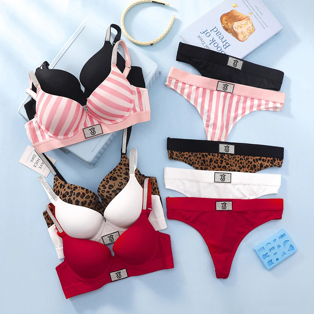 Conjunto de Sujetador Push Up sin Aros con Encaje y Bragas para Mujer