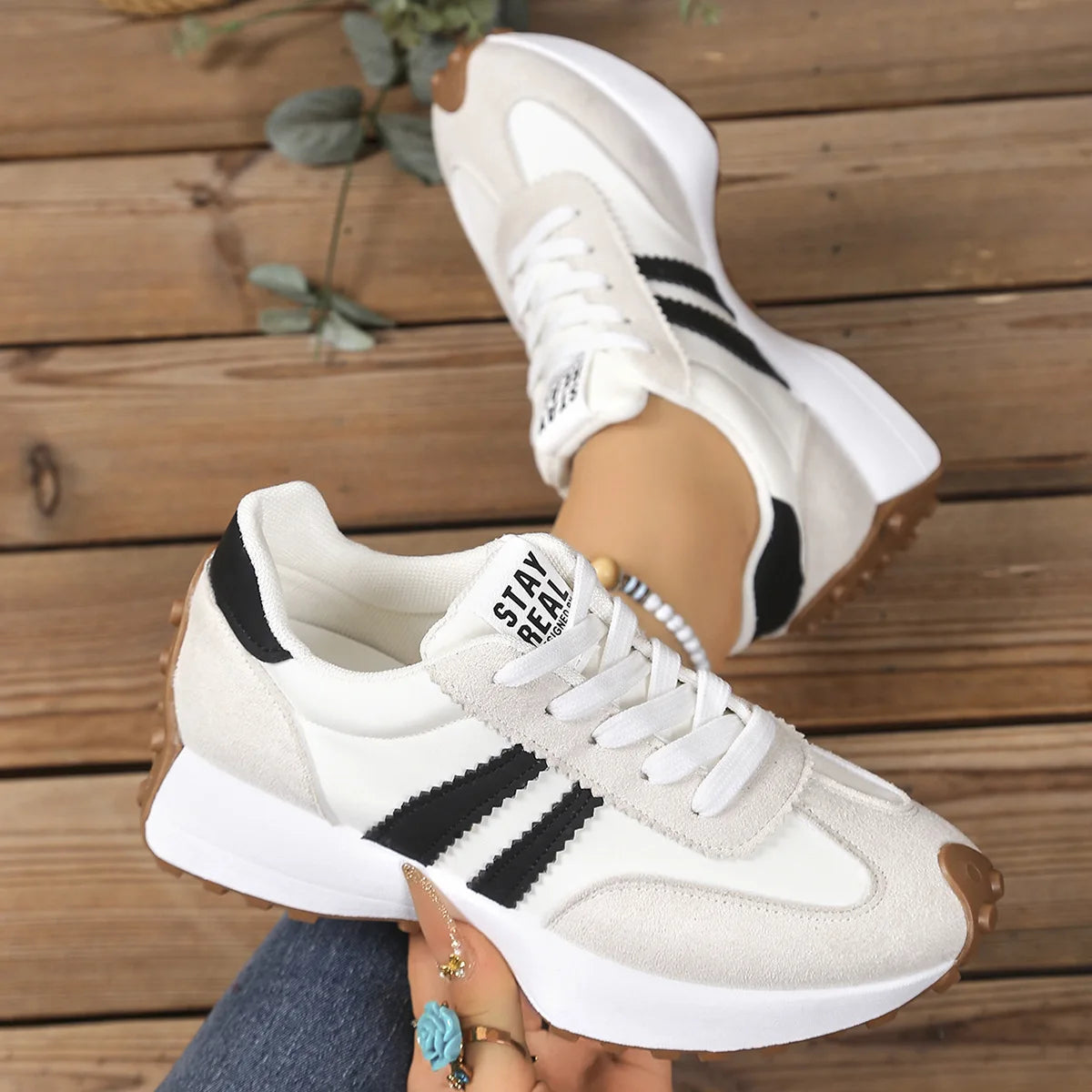 Nuevo 2025 zapatillas gruesas para mujer, zapatillas informales con plataforma a la moda, zapatillas ligeras de fondo suave para correr, zapatillas de deporte de malla de verano