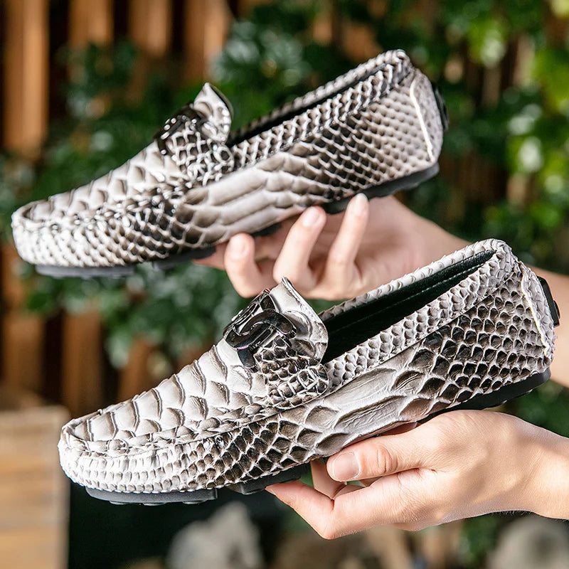Mocasines de cuero con estampado de serpiente para hombre