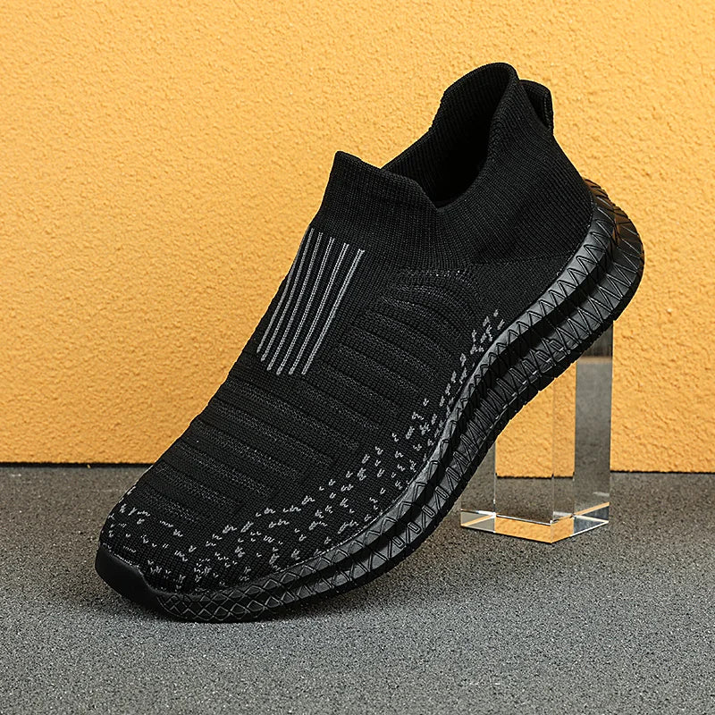 Zapatos informales transpirables para hombre, zapatos ligeros para caminar al aire libre, zapatillas antideslizantes para hombre, zapatos planos vulcanizados sin cordones 2023