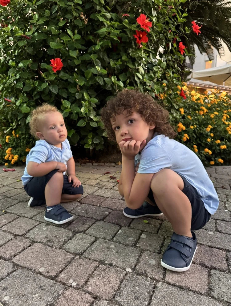 Zapatillas Descalzas para Niños HOBIBEAR |   Cierre de Gancho y Bucle |   Zapatos de punta ancha |   Zapatillas Deportivas Minimalistas Ligeras de Cuero Sintético