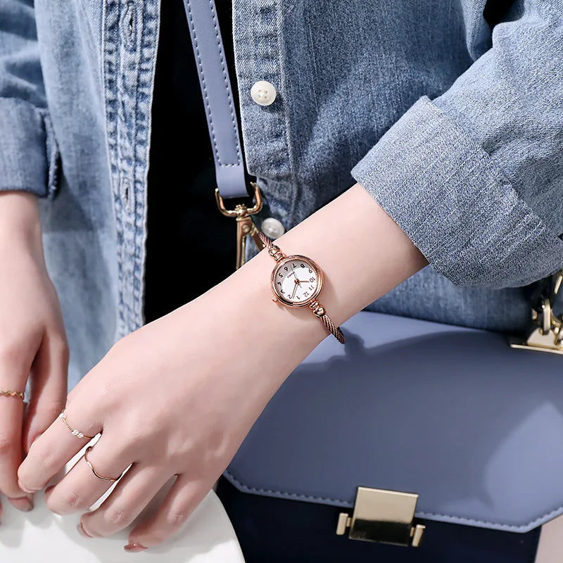Relojes YIKAZE para mujer, reloj de pulsera con brazalete de oro pequeño, reloj de pulsera de cuarzo Retro de acero inoxidable para mujer, reloj de vestir a la moda