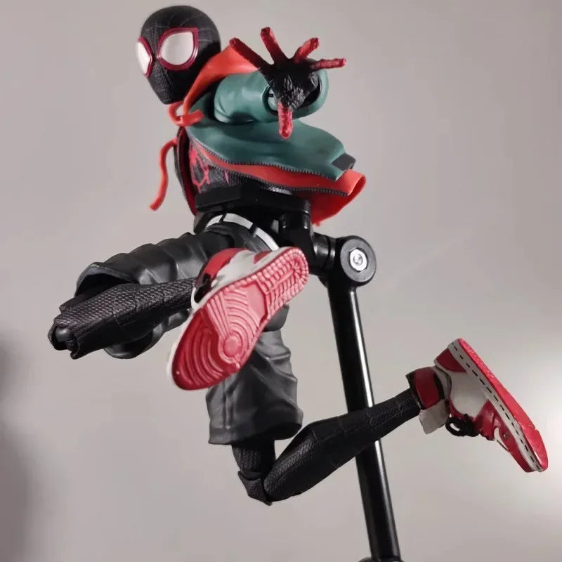 Marvel SHF Spider-Man: Parallel Universe 2: Traverse of The Universe Miles - Set de Caja Móvil, Regalo Hecho a Mano