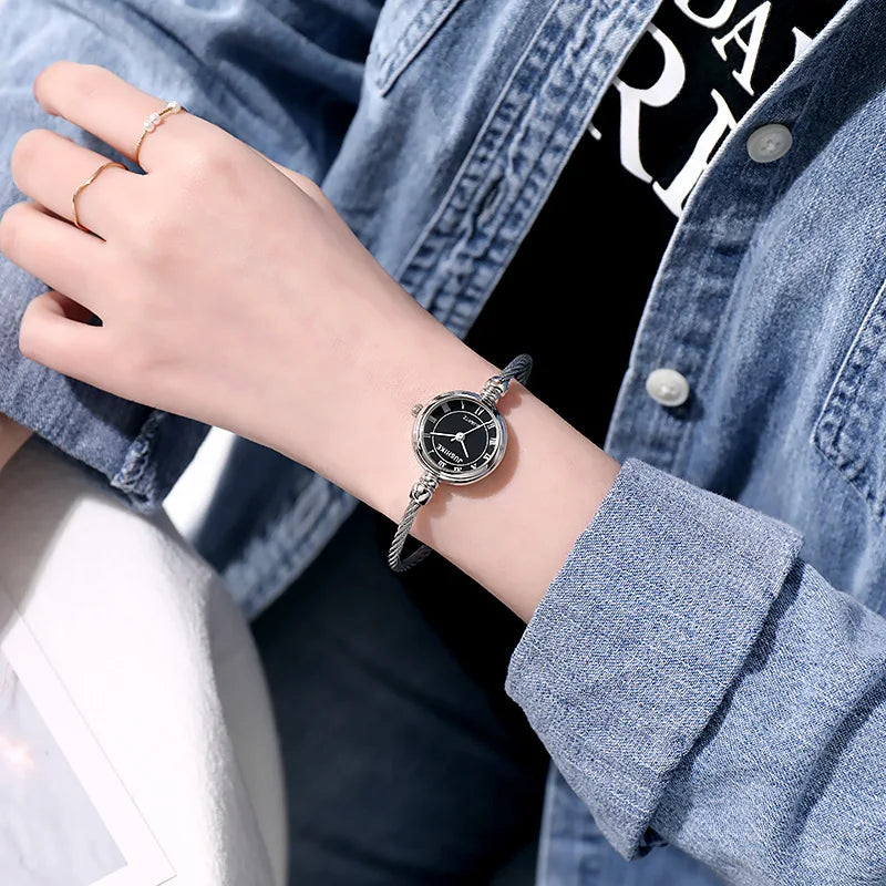 Relojes YIKAZE para mujer, reloj de pulsera con brazalete de oro pequeño, reloj de pulsera de cuarzo Retro de acero inoxidable para mujer, reloj de vestir a la moda