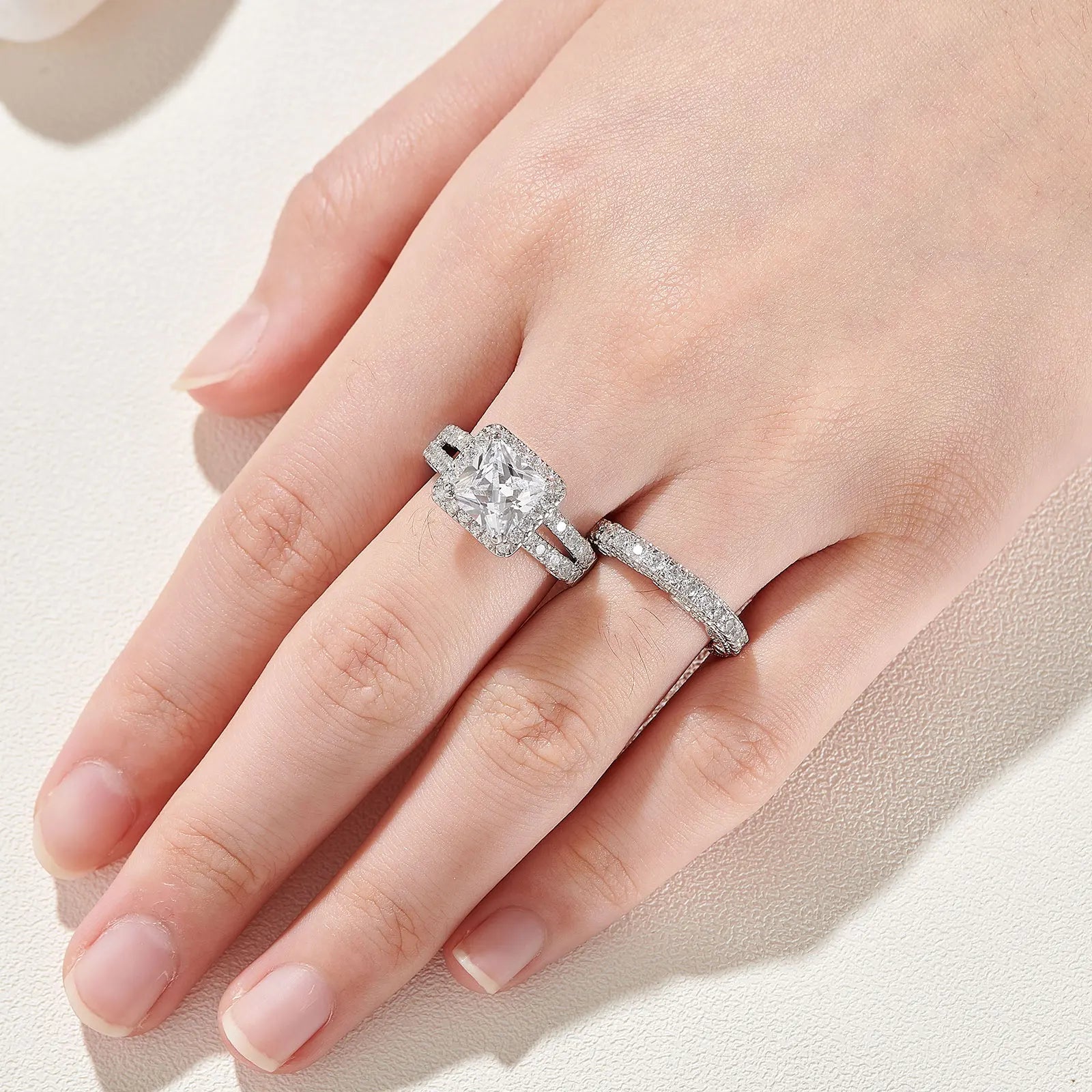 Conjunto de anillos de boda con moissanita certificada y chapado en oro