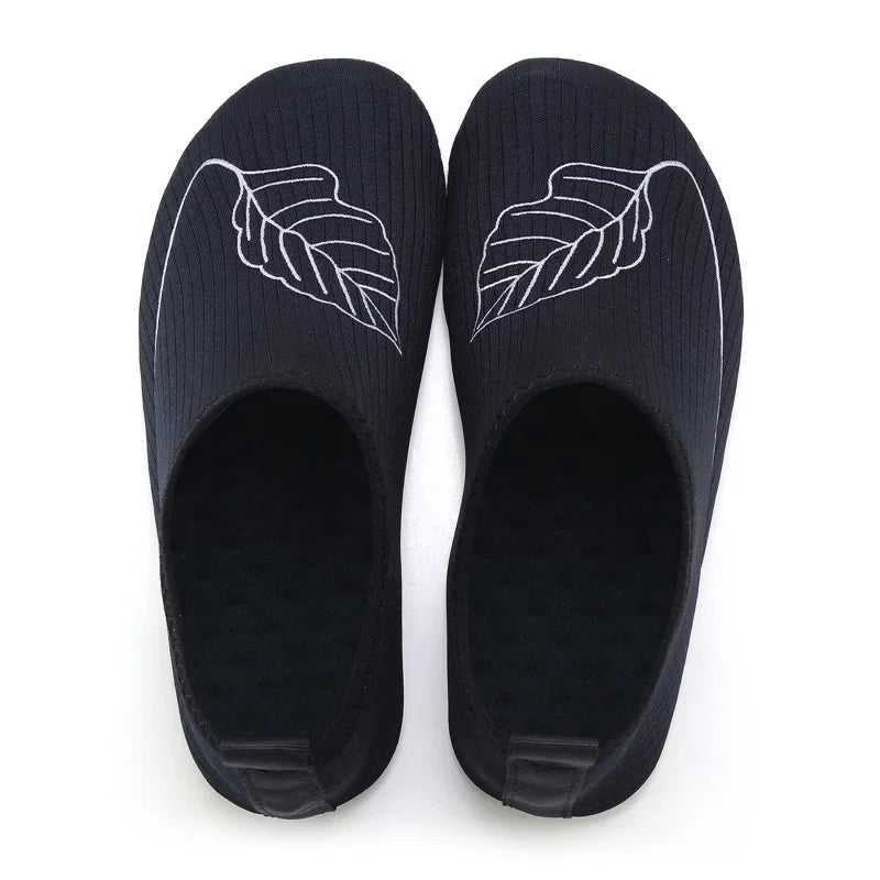 Zapatos acuáticos de secado rápido para hombre y mujer, zapatillas de playa ligeras, suaves y antideslizantes, talla Original 34-49, 2024