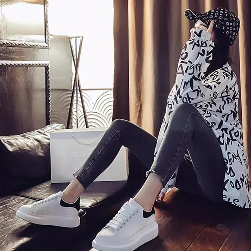 Zapatillas deportivas unisex con plataforma para hombre y mujer, para primavera y otoño, versátiles, a la moda, informales, blancas, de diseñador, con tacón oculto.
