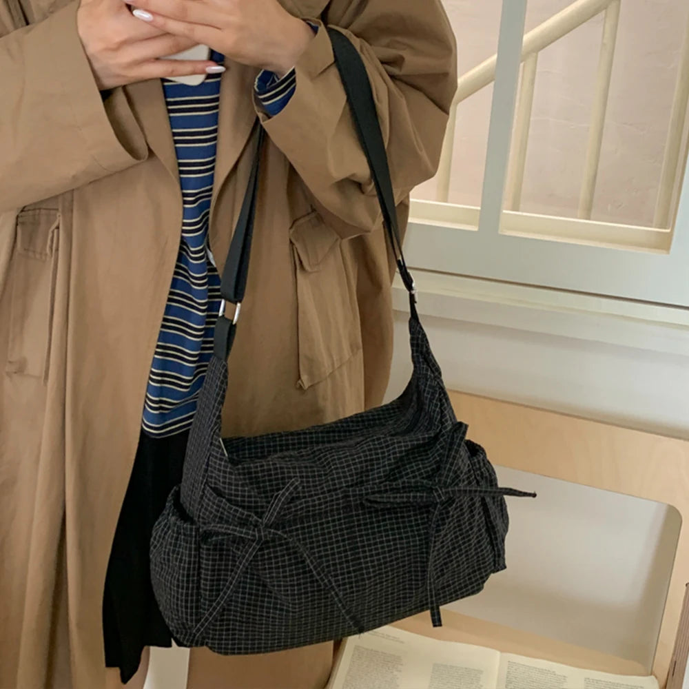 Bolso de hombro individual con rejilla retro de estilo coreano, gran capacidad, versátil para la escuela, el trabajo y los desplazamientos, diseño unisex