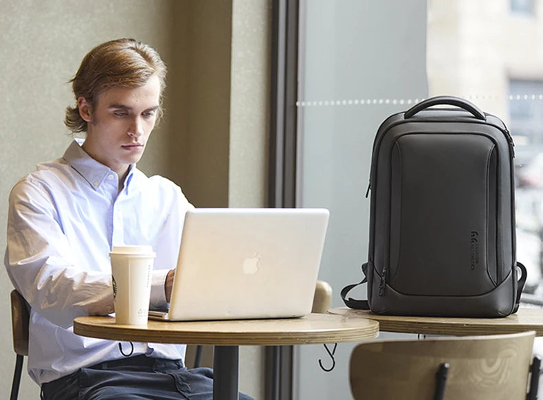 Mochila para Laptop Impermeable con Puerto de Carga USB para Hombre