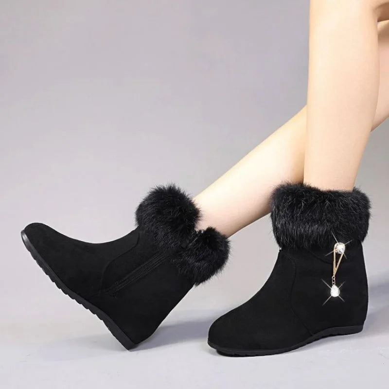 2025 Botas de nieve de plataforma gruesa de nuevo estilo de invierno para mujer, botines cálidos decorados con forro polar, de doble propósito (viacciones y informales)