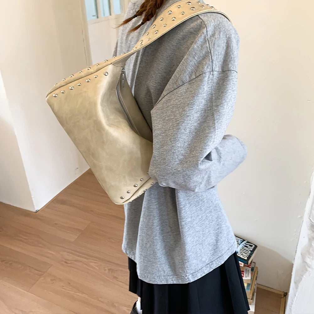 Bolso pequeño Retro, versátil para mujer, verano 2025, nueva moda, bolso de un solo hombro para axila, bolso de almohada con diseño de nicho con remaches
