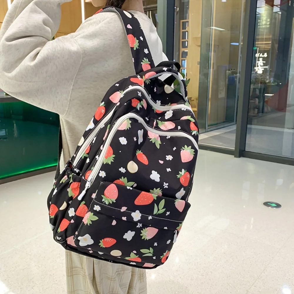 Mochila de Nailon con Estampado de Fresas, Linda y Ligera, Resistente al Agua, con Múltiples Bolsillos, para la Escuela y Uso Diario