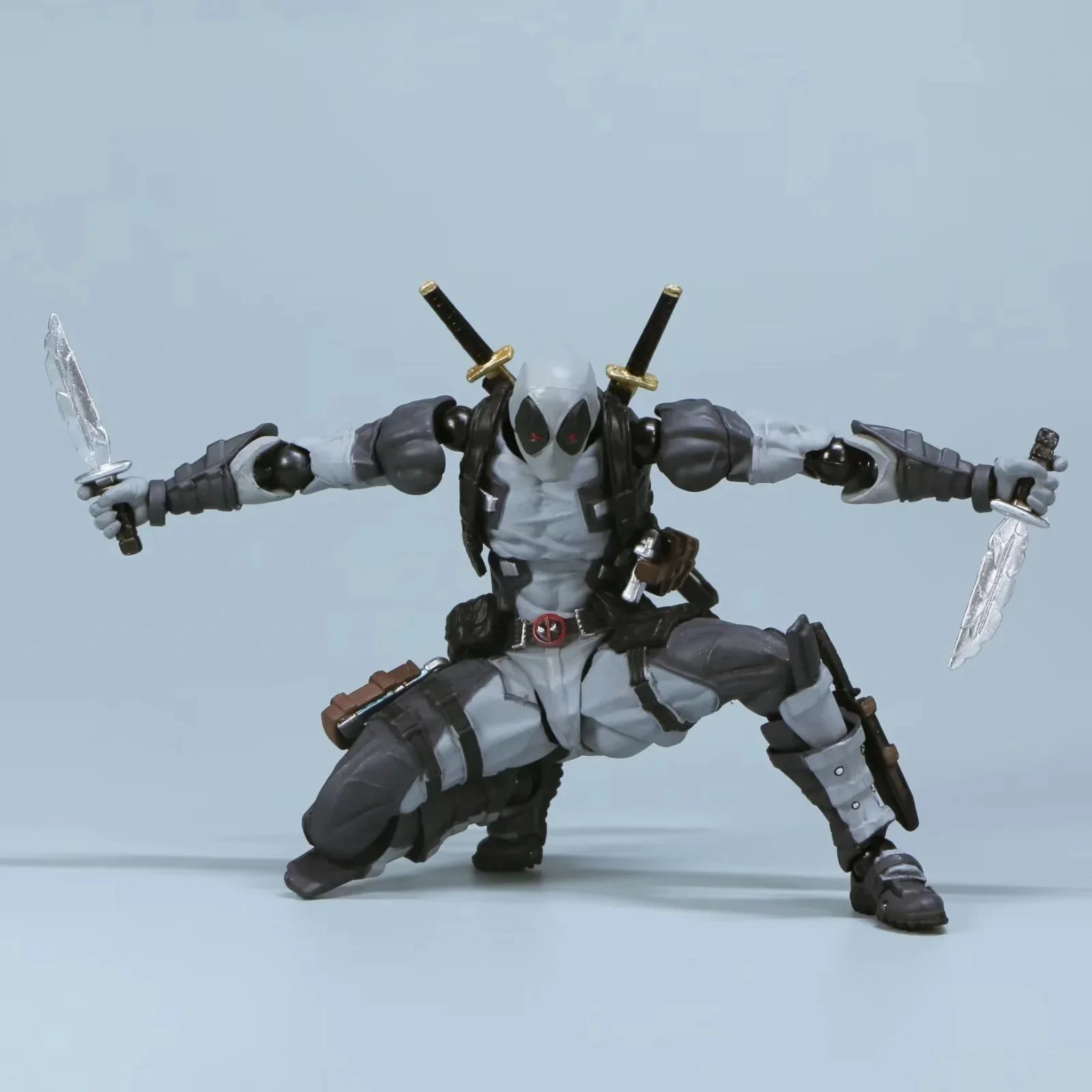 INCREDIBLE YAMAGUCHI Deadpool & Wolverine 2,0 figura de acción gris mutantes articulación móvil KAIYODO Wade modelo película juguetes para niños regalo