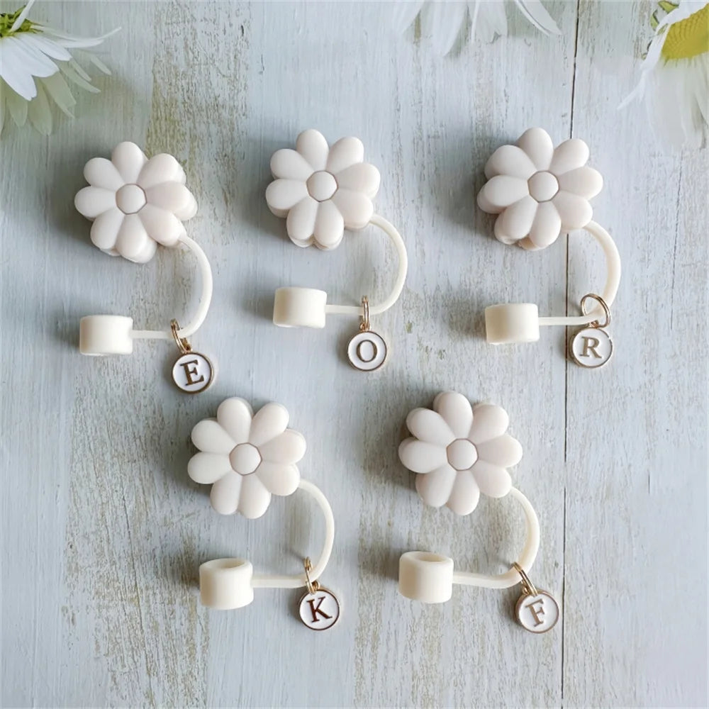 Accesorio blanco crema Tapa de paja, cubierta de paja de silicona de 26 letras Cubierta de paja a prueba de polvo adecuada para botellas de vidrio y agua