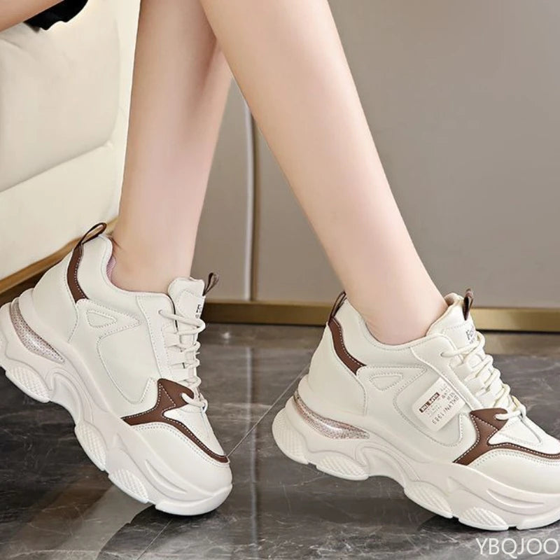 Zapatos deportivos ligeros de suela gruesa para mujer, calzado informal blanco nuevo para primavera y otoño, zapatos con suela gruesa y aumento de altura