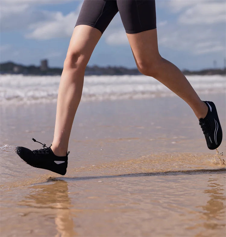 Zapatos acuáticos ligeros a la moda para hombre, zapatos de playa transpirables para mujer, zapatos de Yoga Unisex antideslizantes flexibles, zapatillas de agua de secado rápido
