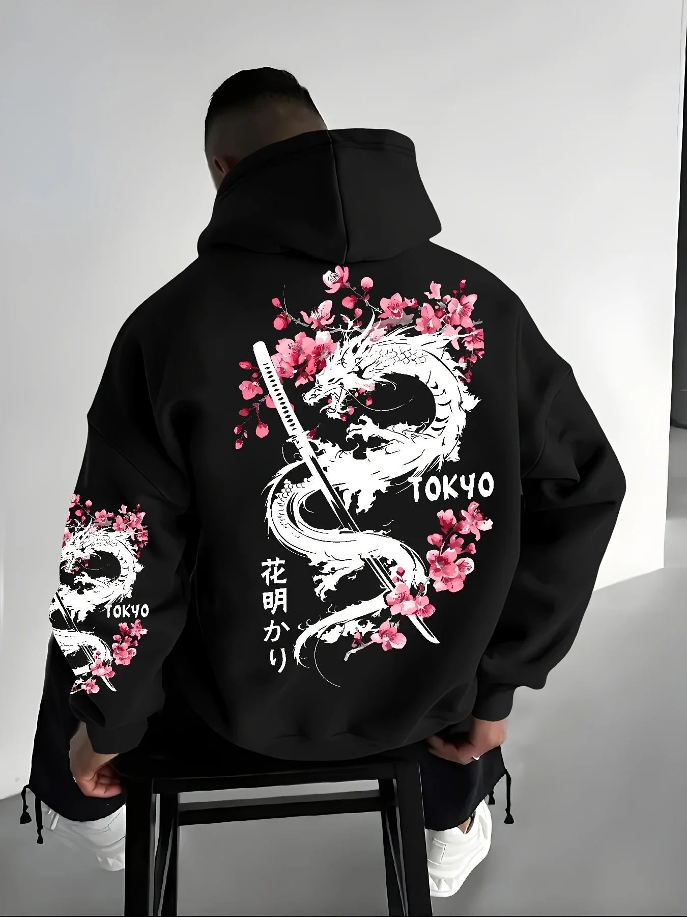 Hoodie Anime Estampado Dragón y Flores de Cerezo | Hombre