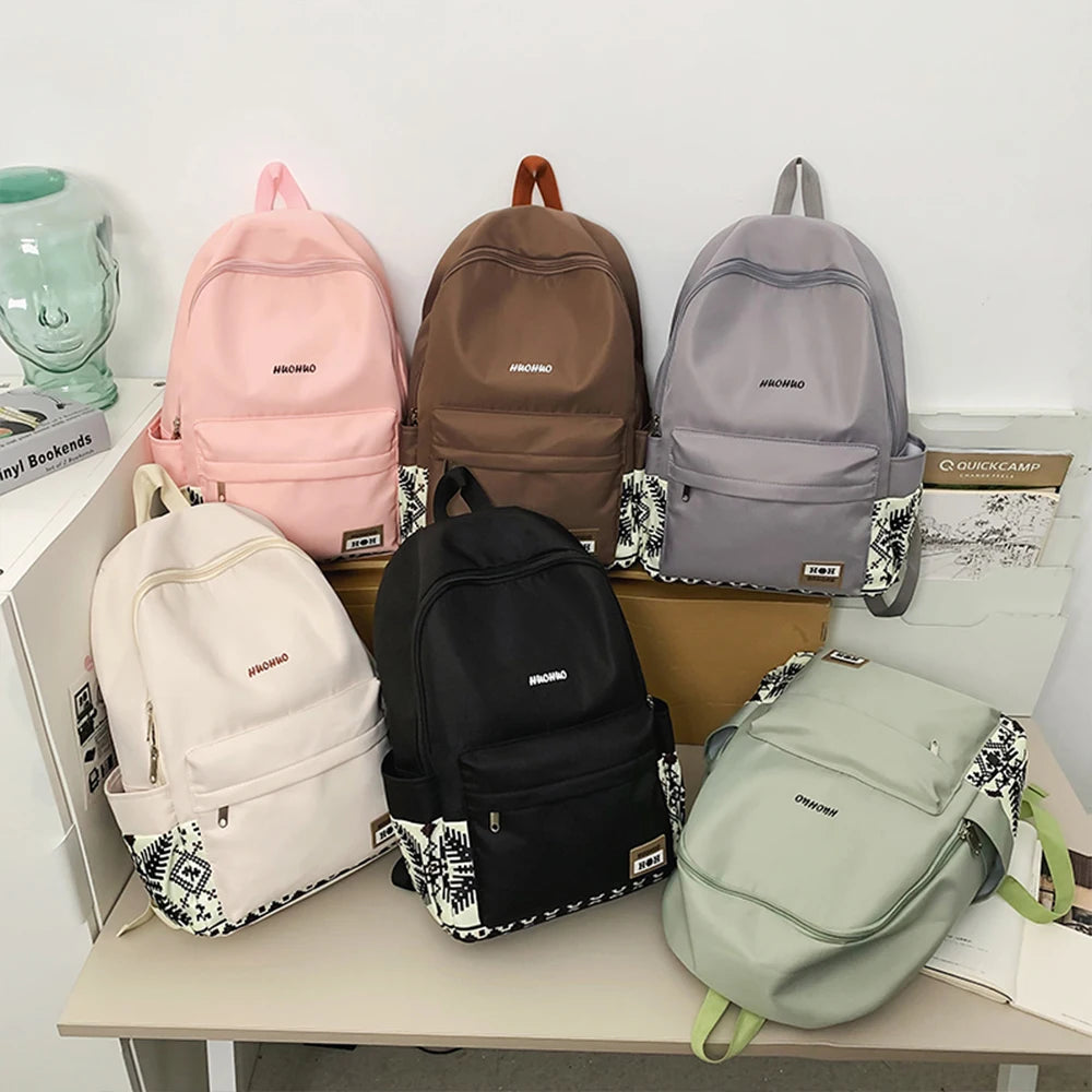 Mochila de Nailon con Estampado Étnico y Detalle de Logotipo, Mochila Multibolsillos, Ligera y Resistente al Agua para la Escuela y Uso Diario