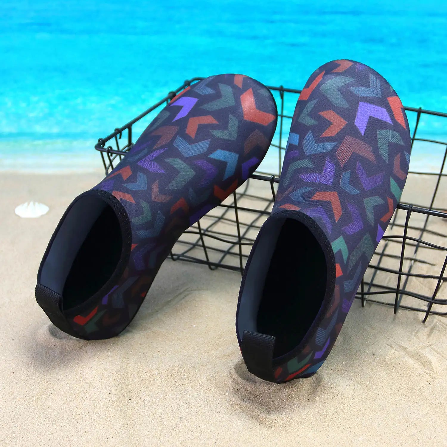 Par de zapatos acuáticos ligeros para hombre y mujer, zapatos de playa para exteriores de secado rápido, antideslizantes, descalzos, verano, 2023
