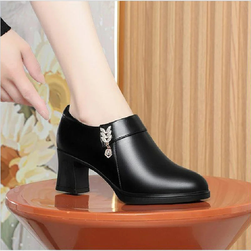 Zapatos de mujer de piel suave con tacón grueso, cierre de cremallera, boca poco profunda, punta puntiaguda con diamantes de imitación, zapatos de tacón de corte bajo a la moda