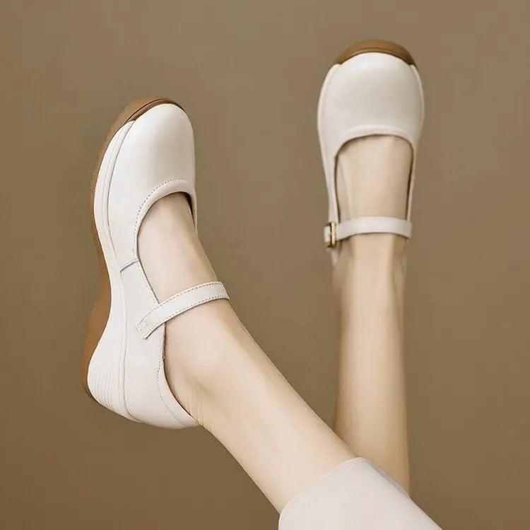2026 Zapatos de mamá para mujer de primavera: zapatos de tacón poco profundos sin tirar de suela suave, plataforma gruesa de cuero informal con una hebilla, tacón de cuña
