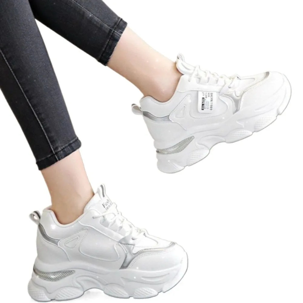 Zapatos deportivos ligeros de suela gruesa para mujer, calzado informal blanco nuevo para primavera y otoño, zapatos con suela gruesa y aumento de altura