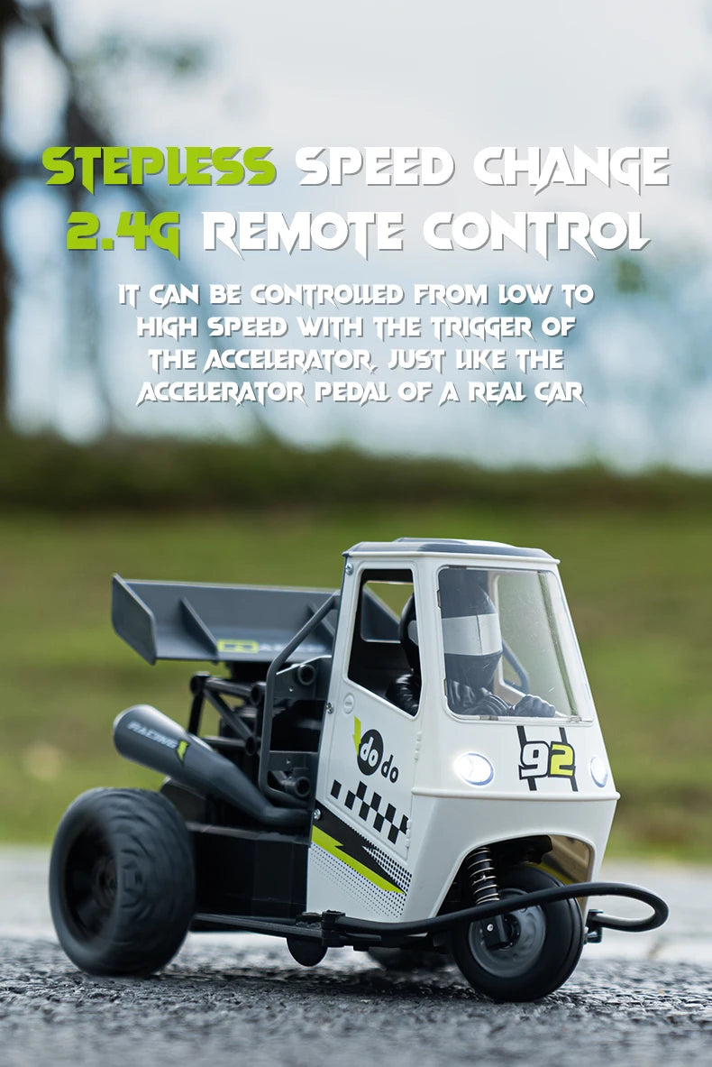Moto RC de Tres Ruedas con Luces y Spray, Control 2.4G para Niños