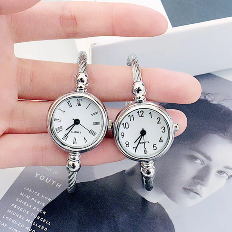 Reloj de pulsera para mujer a la moda, pulsera dorada, esfera pequeña, reloj elegante, nuevo reloj de pulsera de acero bonito para mujer, reloj de pulsera de cuarzo