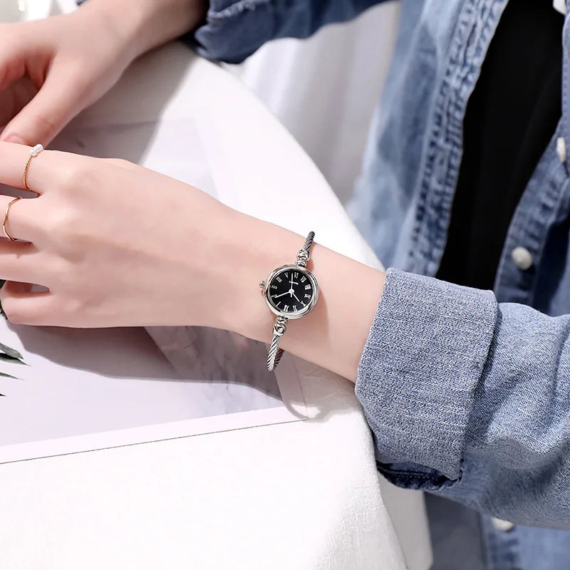 Reloj de pulsera para mujer a la moda, pulsera dorada, esfera pequeña, reloj elegante, nuevo reloj de pulsera de acero bonito para mujer, reloj de pulsera de cuarzo