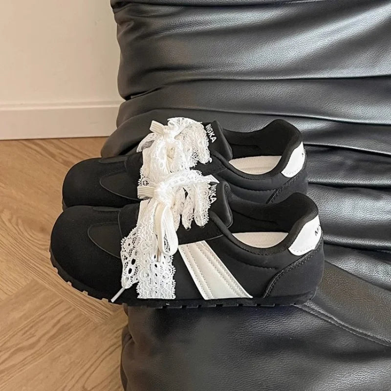 Zapatillas de estilo ballet para mujer, zapatos casuales planos con lazo de encaje, zapatillas negras transpirables para primavera y verano, zapatos versátiles y modernos