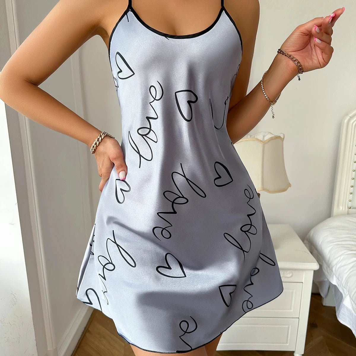 Camisón de Seda con Estampado de Letras y Corazones para Mujer