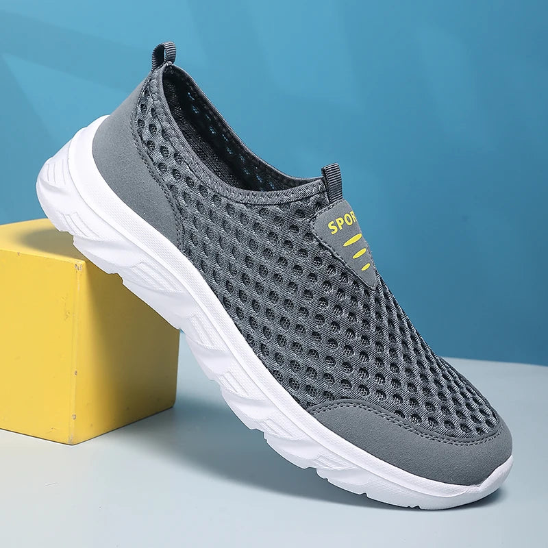 Zapatillas informales transpirables para hombre, zapatos informales ligeros antideslizantes para exteriores, mocasines planos suaves para caminar y trotar, novedad de 2024