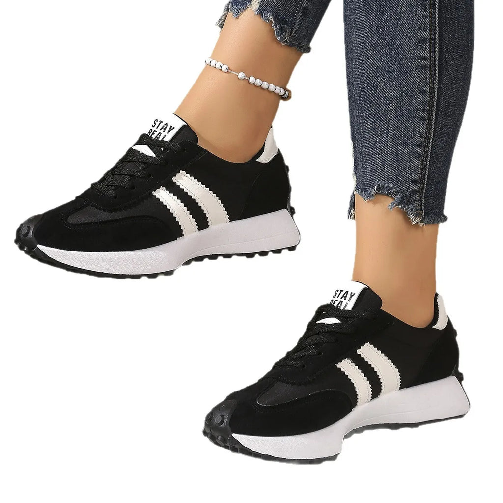 Nuevo 2025 zapatillas gruesas para mujer, zapatillas informales con plataforma a la moda, zapatillas ligeras de fondo suave para correr, zapatillas de deporte de malla de verano