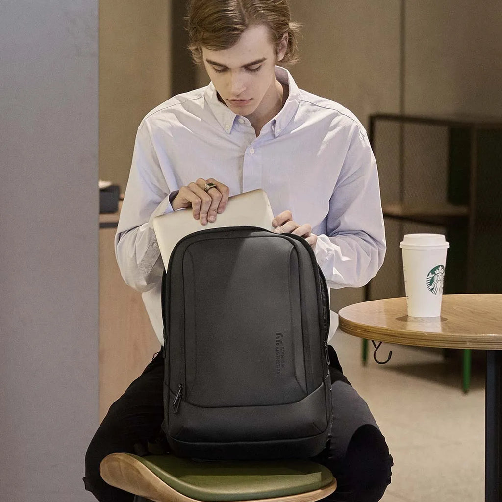 Mochila para Laptop Impermeable con Puerto de Carga USB para Hombre