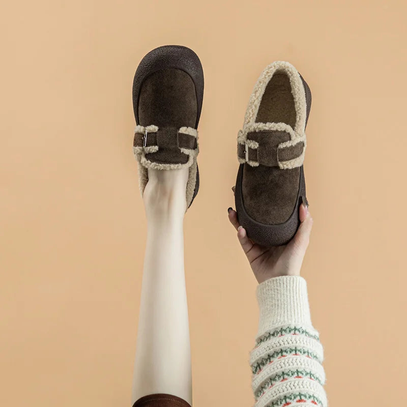 Zapatillas de Cuero con Forro de Terciopelo para Mujer - Talle Grande