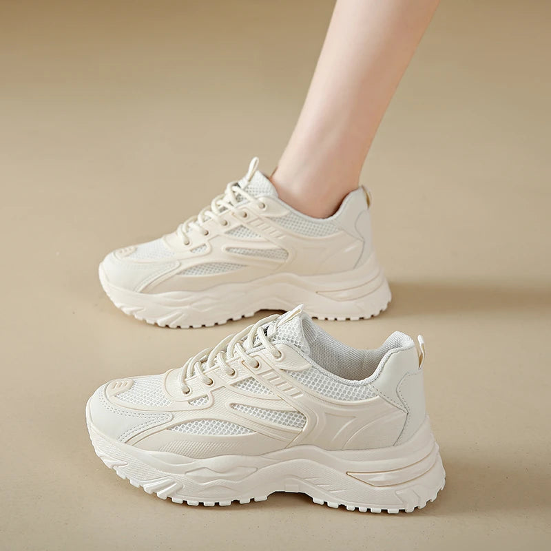 Zapatillas blancas para mujer, nuevas de cuero 2023, zapatillas gruesas, zapatos deportivos para mujer, zapatos vulcanizados de tenis gruesos, zapatos de plataforma de cesta