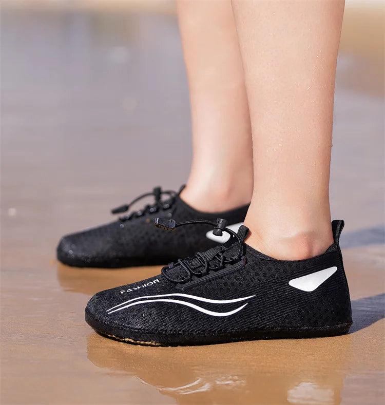 Zapatos acuáticos ligeros a la moda para hombre, zapatos de playa transpirables para mujer, zapatos de Yoga Unisex antideslizantes flexibles, zapatillas de agua de secado rápido