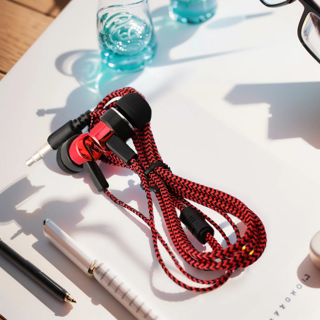 Experimente graves potentes con auriculares internos con cable, auriculares estéreo de 3,5 mm para dispositivos móviles, diseño con aislamiento de ruido