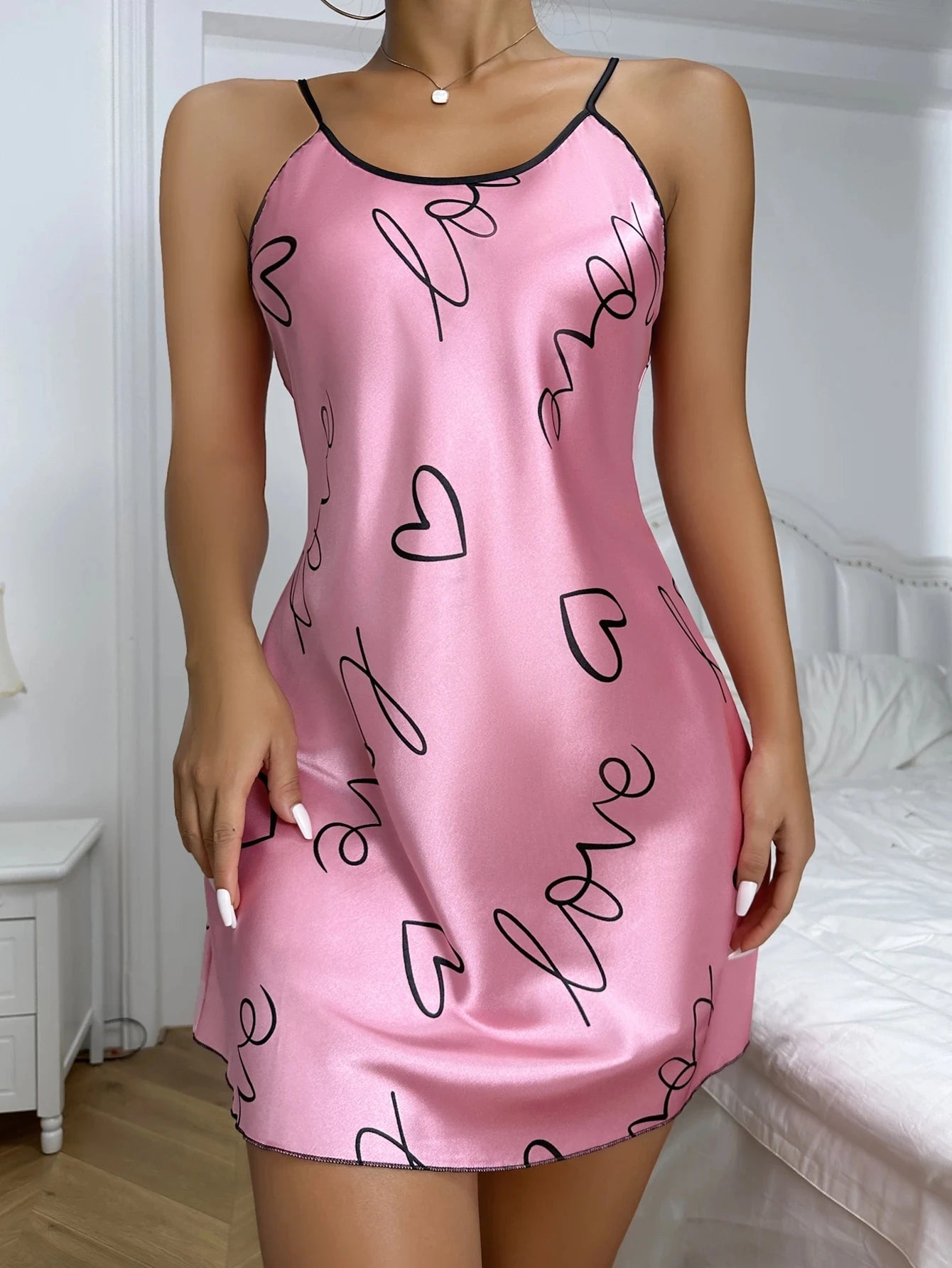 Camisón de Seda con Estampado de Letras y Corazones para Mujer