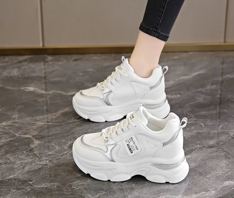 Zapatillas de deporte ultraligeras con suela gruesa para mujer, zapatos deportivos blancos informales, cómodos y transpirables, para primavera y otoño