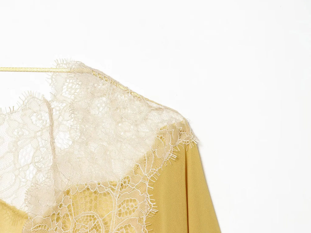Blusa Elegante con Encaje y Manga Larga para Mujer