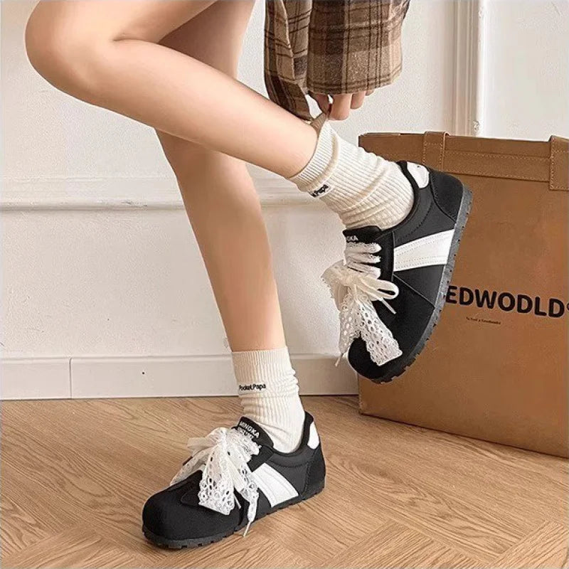 Zapatillas de estilo ballet para mujer, zapatos casuales planos con lazo de encaje, zapatillas negras transpirables para primavera y verano, zapatos versátiles y modernos