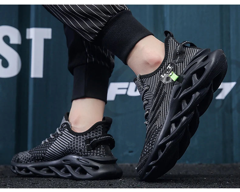 Zapatillas de correr transpirables para hombre, zapatos informales con plataforma a la moda, zapatillas de deporte antideslizantes ligeras de malla para exteriores, tenis negros para trabajo